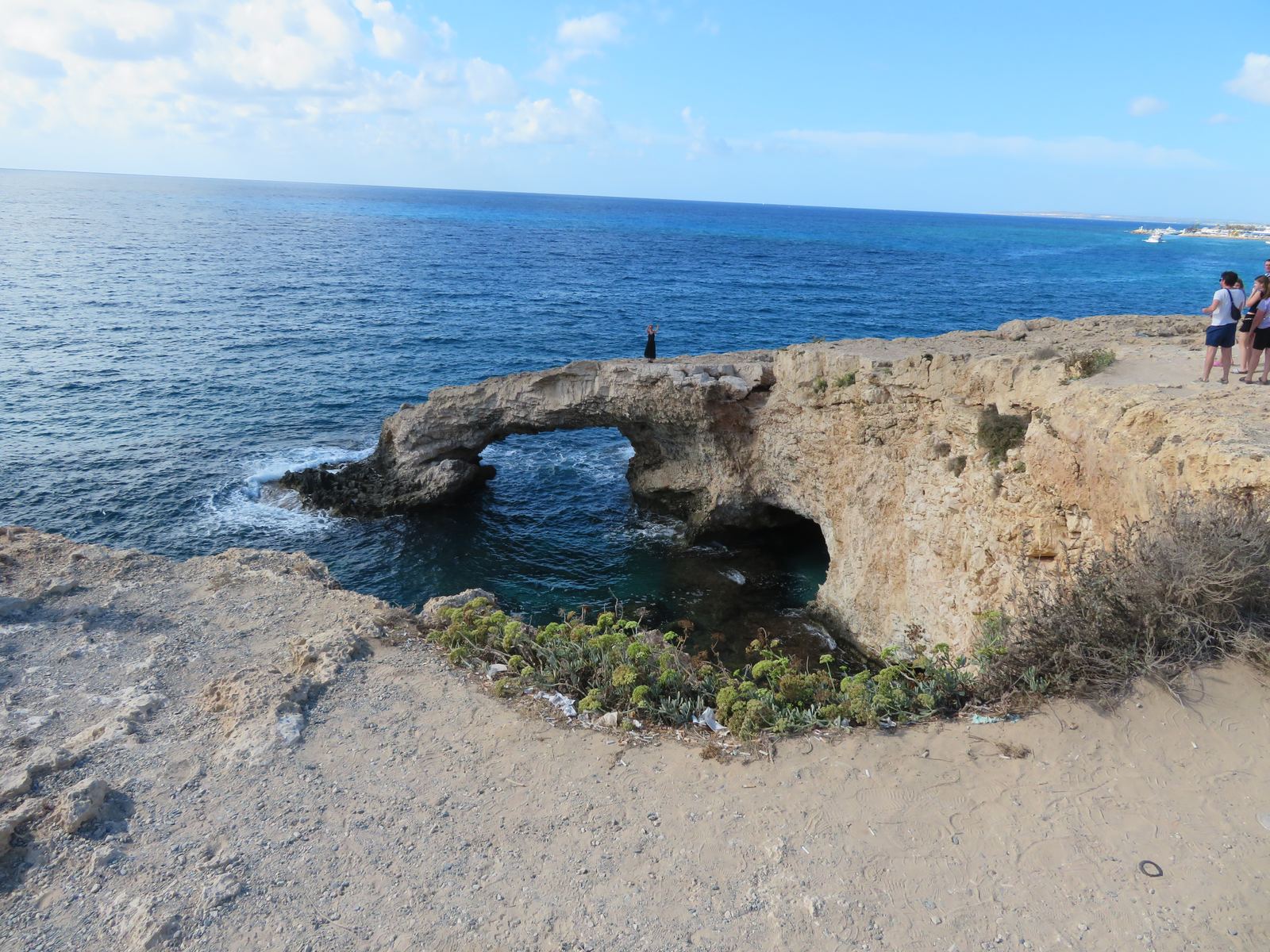 Naturalny łuk skalny Love Bridge w Ayia Napa